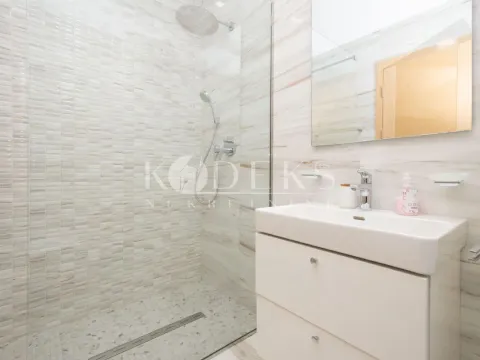 Izdavanje, trosoban stan, 94m², Momišići, Podgorica - image 8