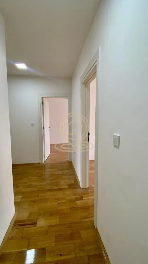 Prodaja, četvorosoban stan, 92m², Crveni Pevac, Niš