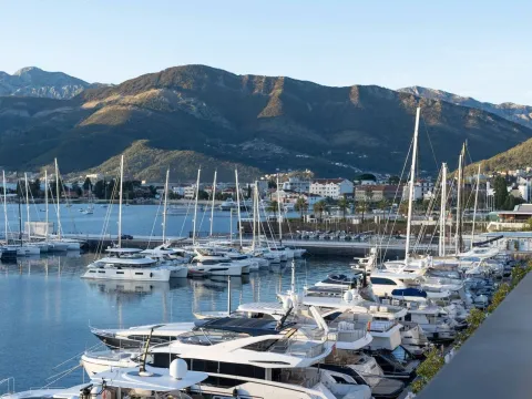 Sale, two bedroom apartment, 140m², Porto Montenegro, Tivat - image 1