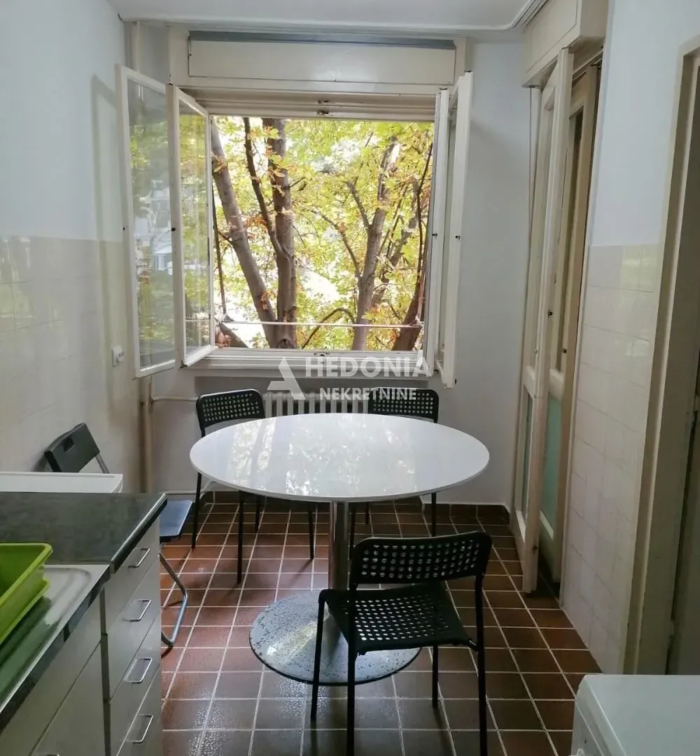 Izdavanje, trosoban stan, 70m², Slavija, Vračar Sve Podlokacije