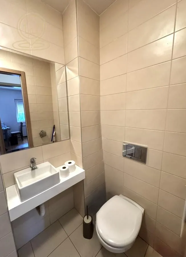 Izdavanje, četvorosoban stan, 110m², Voždovac Sve Podlokacije, Beograd