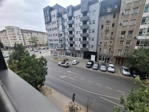 Pogled sa terase na ulicu i okolne zgrade. - image 17