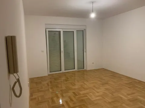 Izdavanje, jednosoban stan, 49m², Stari Aerodrom, Podgorica - image 3