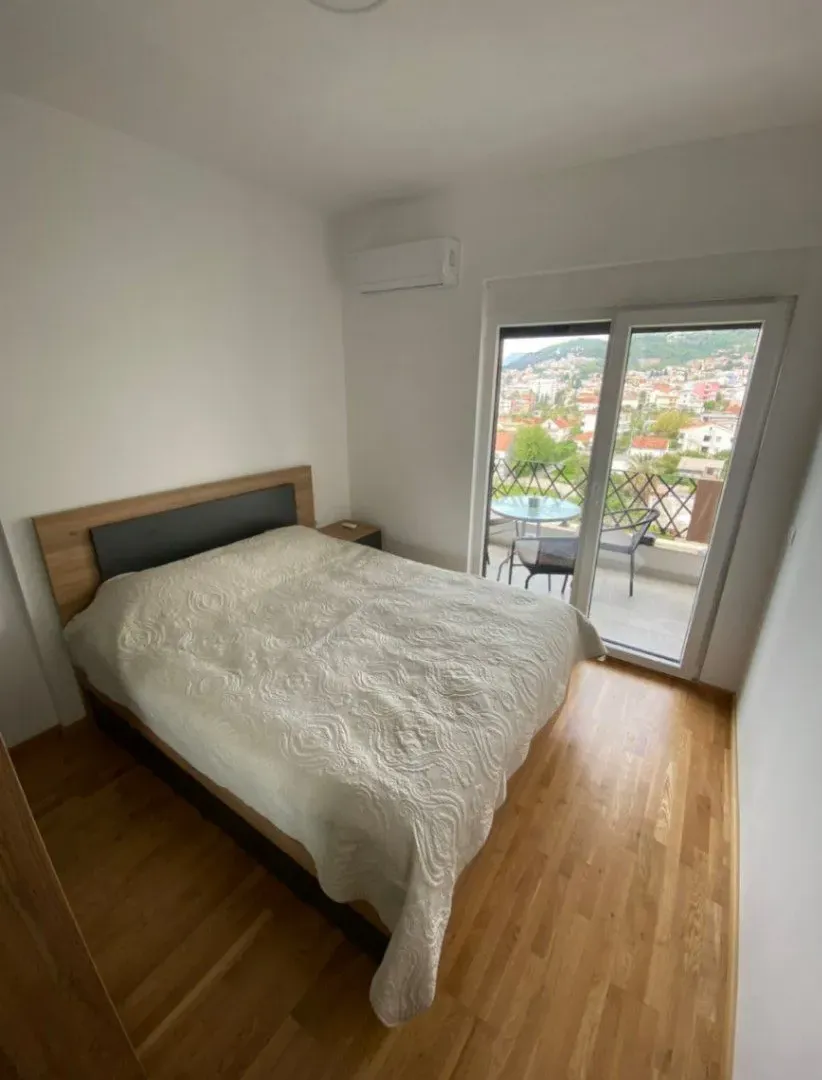 Izdavanje, jednosoban stan, 42m², Ilino, Bar