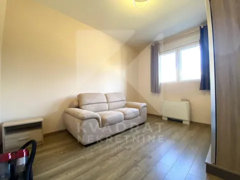 Izdavanje, kuća, 146m², Tološi, Podgorica - image 11