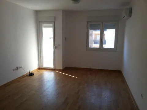 Izdavanje, jednosoban stan, 44m², City Kvart, Podgorica - image 5