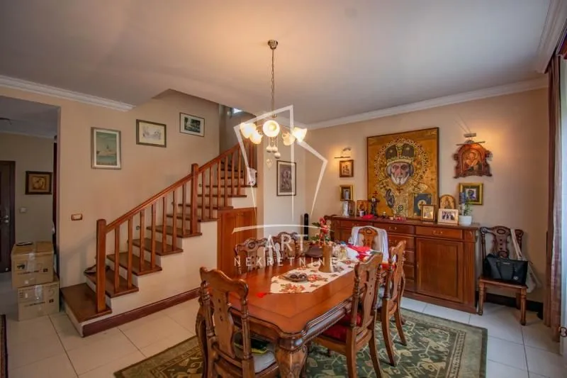 Sale, house, 238m², Petlovo Brdo, Beograd
