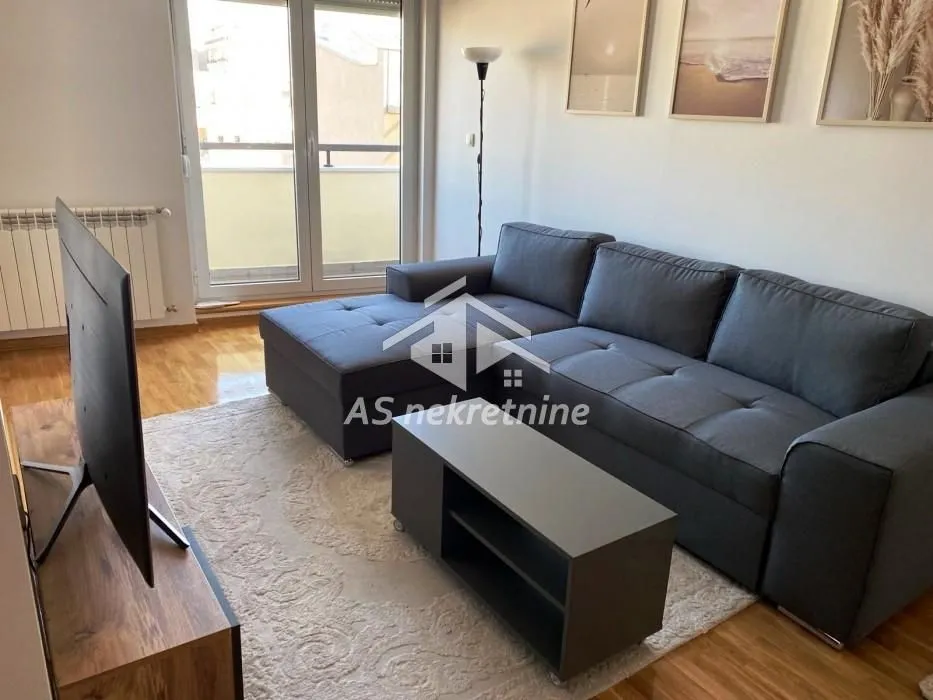 Izdavanje, dvosoban stan, 44m², Đeram Pijaca, Beograd