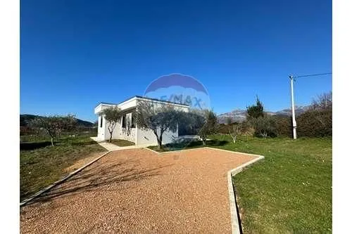 Rent, house, 75m², Tomba, Bar