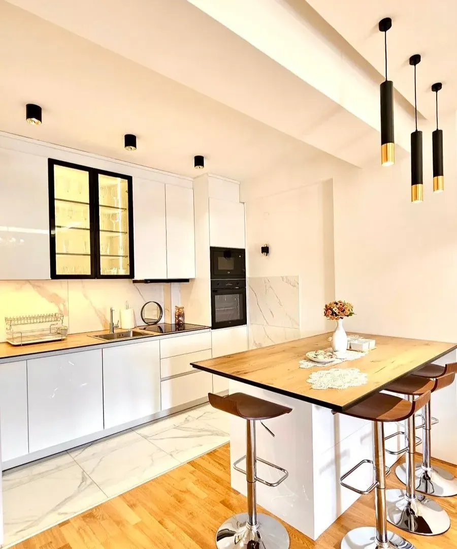 Izdavanje, dvosoban stan, 88m², Stara Varoš, Podgorica