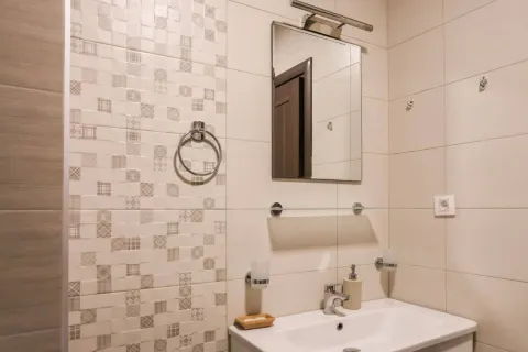 Rent, one bedroom apartment, 45m², Bečići, Budva - image 9