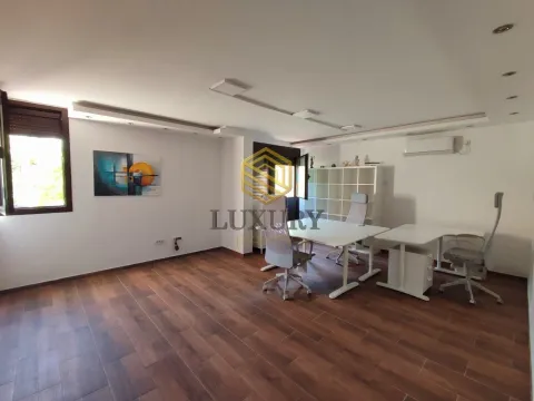 Rent, office space, 80m², Blok 5, Podgorica - image 3