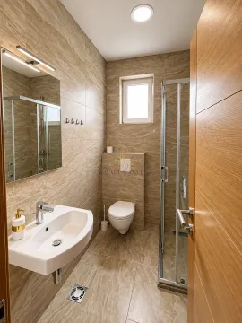 Izdavanje, jednosoban stan, 50m², Centar, Budva - image 9