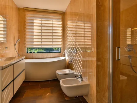 Prodaja, kuća, 240m², Centar, Tivat - image 17