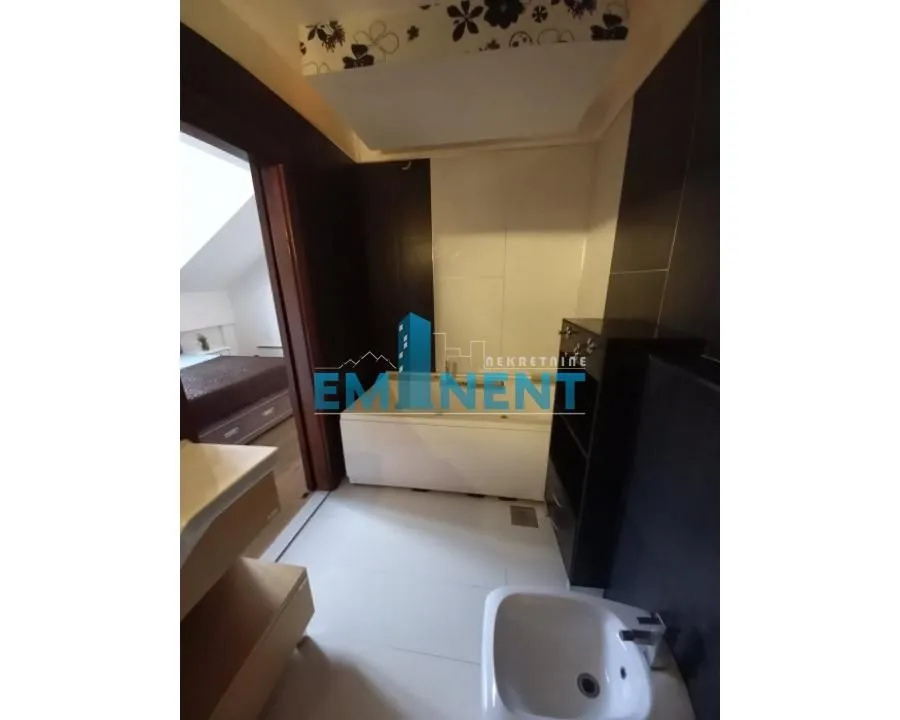 Rent, four bedroom apartment, 120m², Senjak, Beograd
