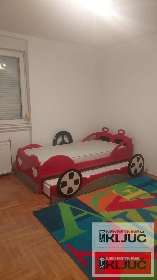 Izdavanje, trosoban stan, 71m², Centar, Novi Sad