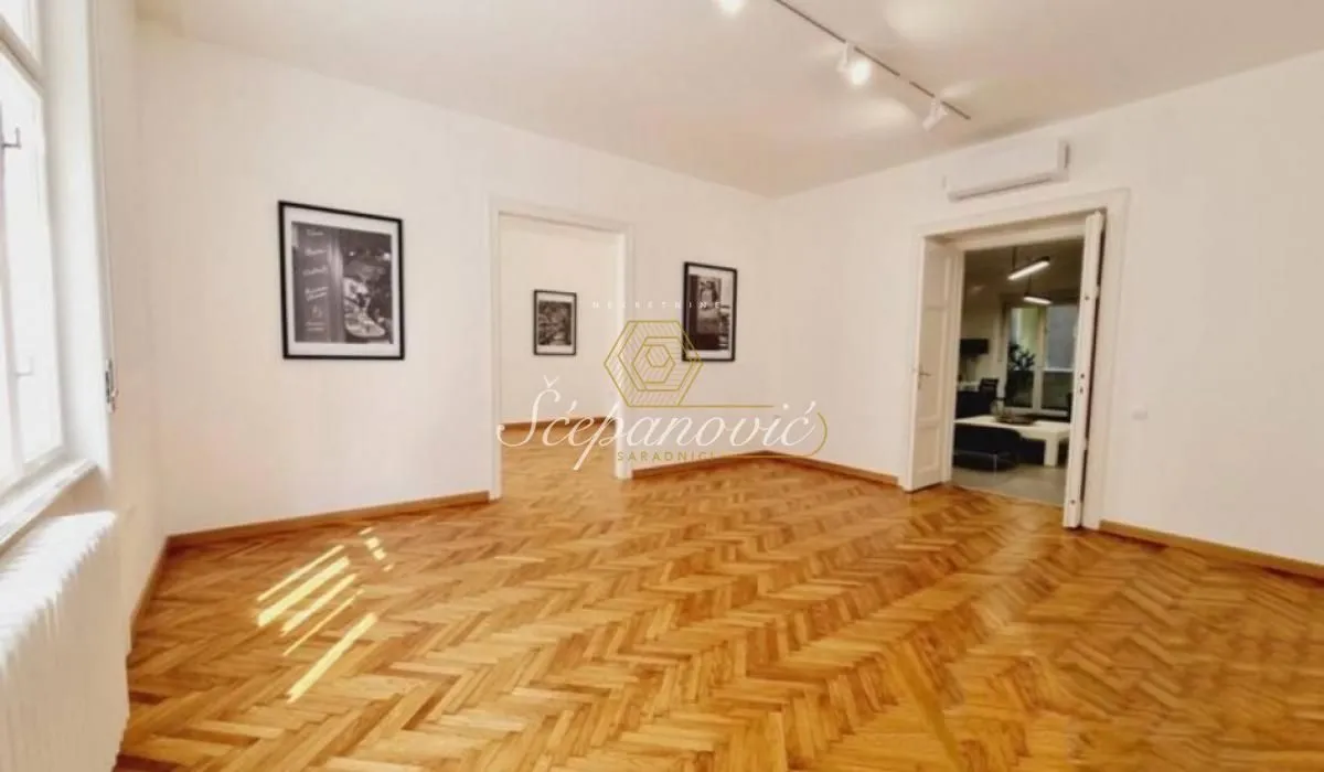 Izdavanje, četvorosoban stan, 115m², Centar, Novi Sad