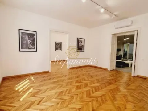 Izdavanje, četvorosoban stan, 115m², Centar, Novi Sad - image 10