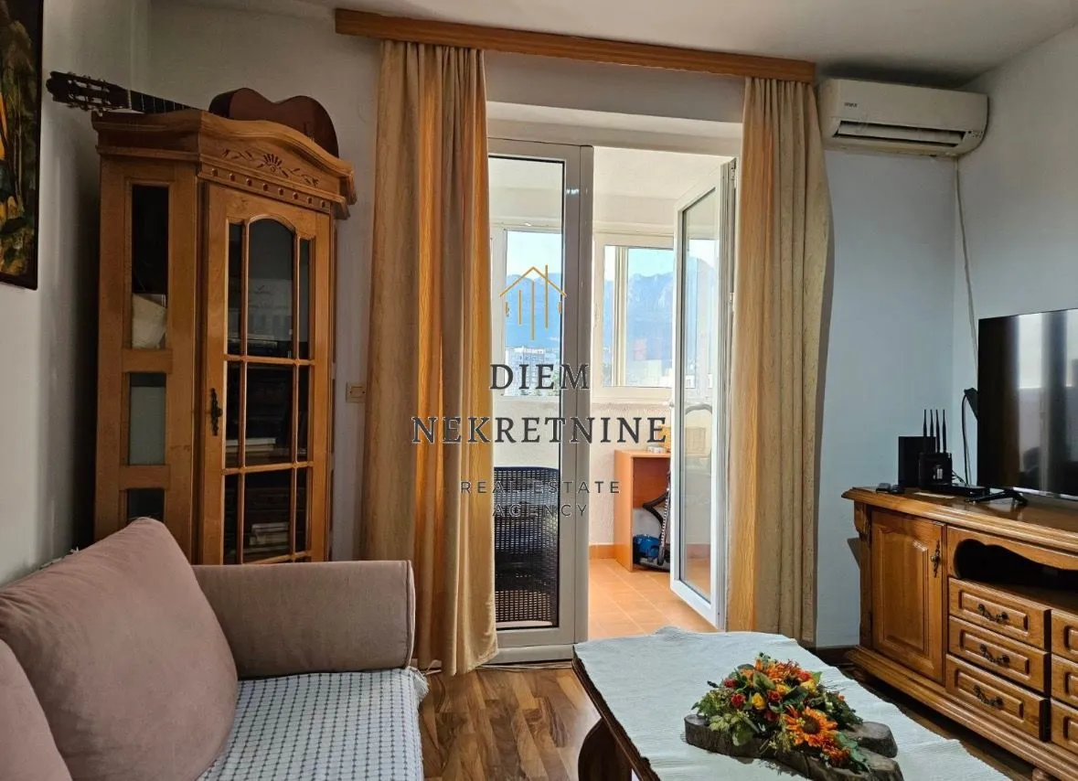 Izdavanje, jednosoban stan, 50m², Centar, Bar
