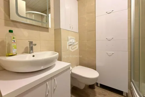 Rent, one bedroom apartment, 43m², City Kej, Podgorica - image 17