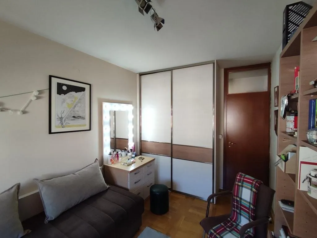Izdavanje, dvosoban stan, 80m², Stari Aerodrom, Podgorica