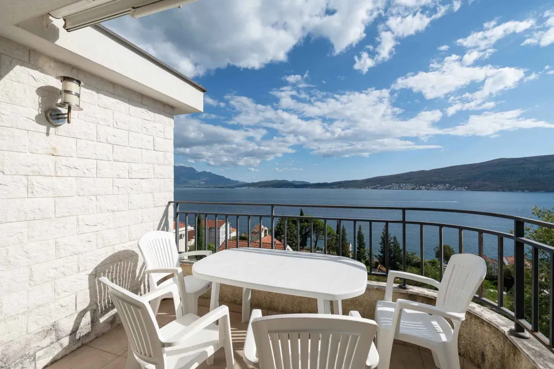 Sale, two bedroom apartment, 64m², Baošići, Herceg Novi