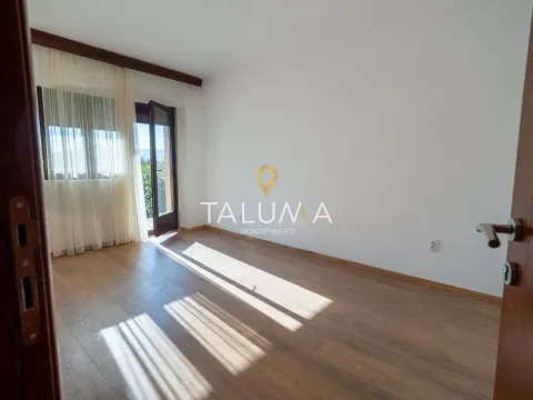 Izdavanje, trosoban stan, 110m², City Kvart, Podgorica - image 7