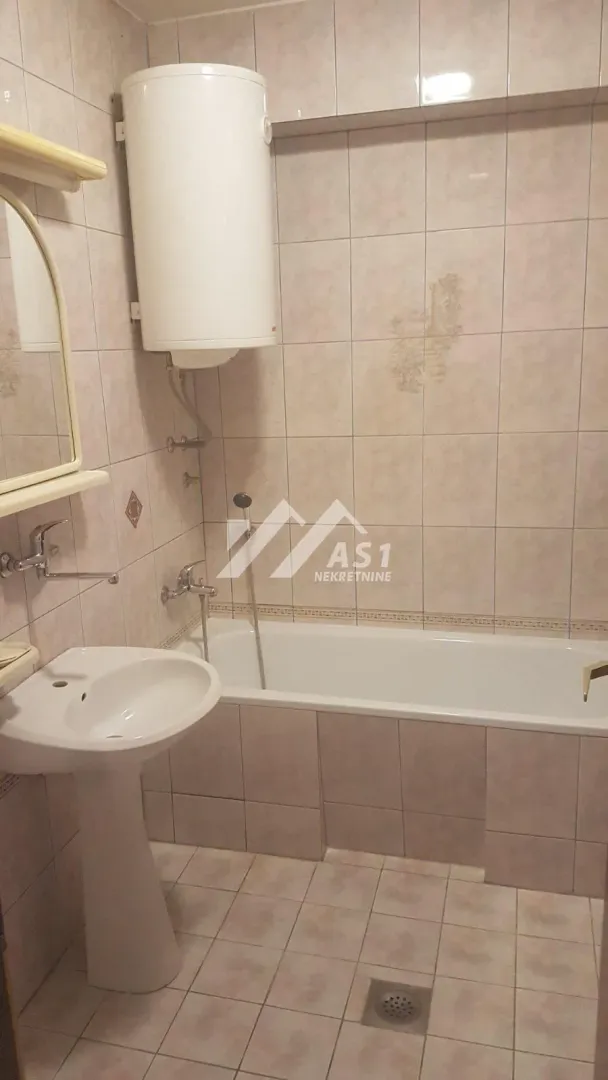 Izdavanje, kuća, 200m², Vidovdansko naselje, Novi Sad Sve Podlokacije