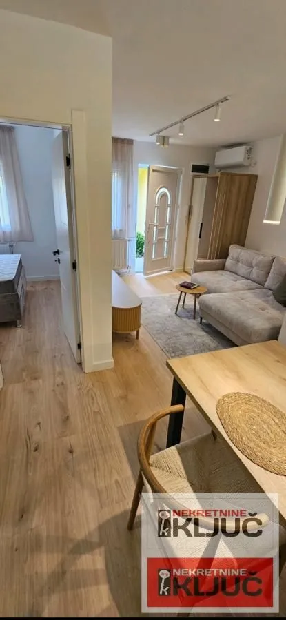 Izdavanje, jednosoban stan, 38m², Centar, Novi Sad