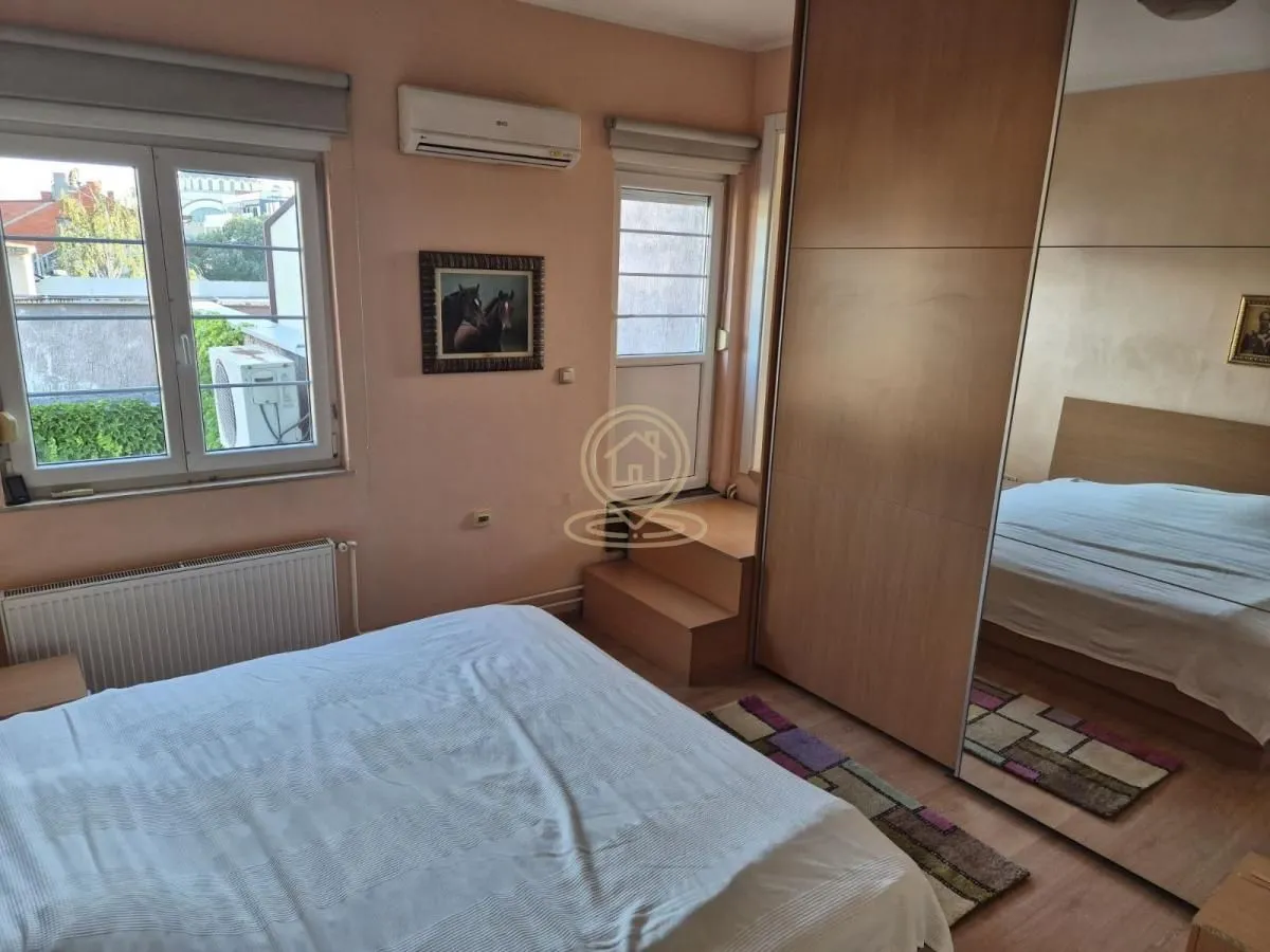 Izdavanje, četvorosoban stan, 106m², Kalenić Pijaca, Vračar Sve Podlokacije