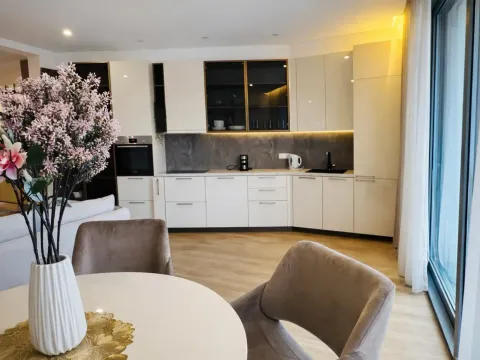 Prodaja, stan, 76m², Tivat, Crna Gora - image 1