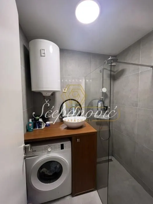 Prodaja, dvosoban stan, 61m², Bulevar Oslobodjenja, Novi Sad Sve Podlokacije
