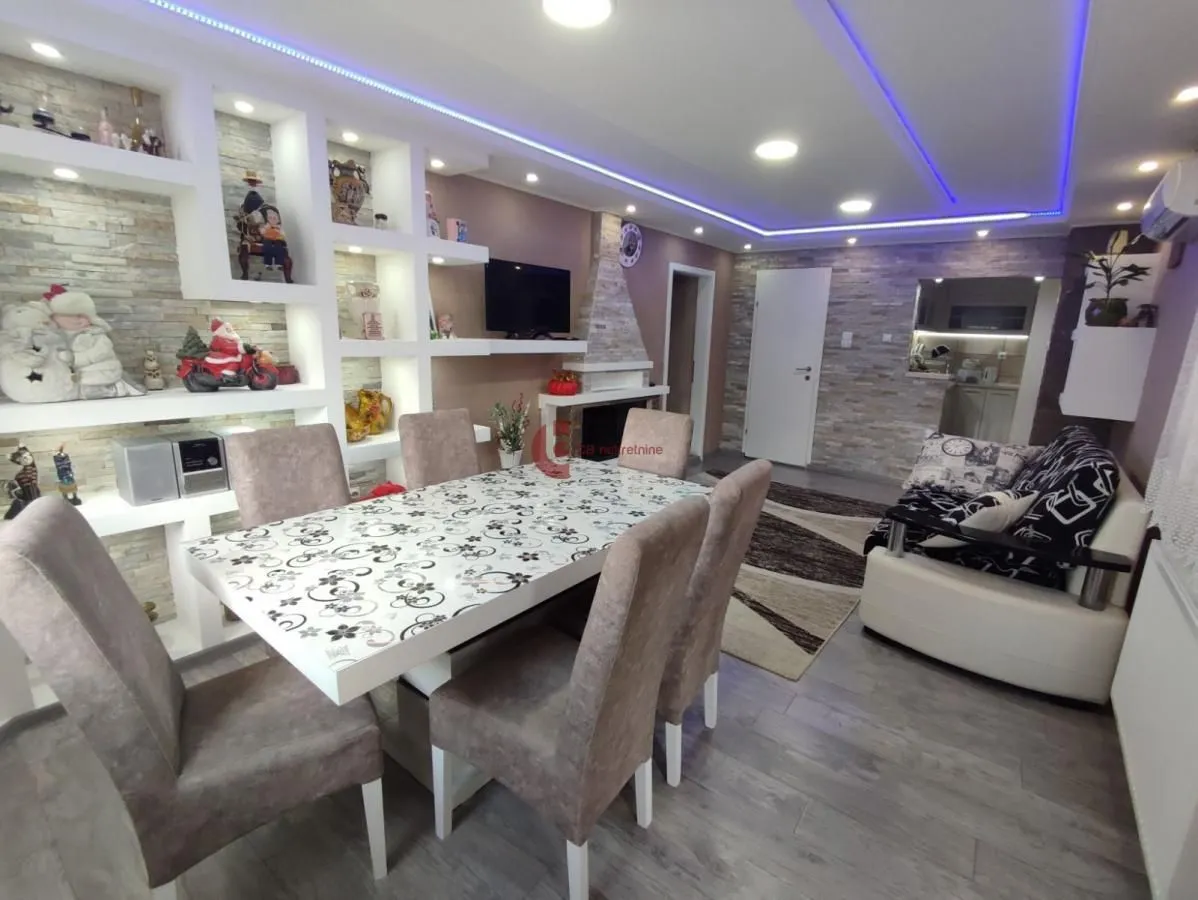 Prodaja, kuća, 313m², Peščara, Subotica