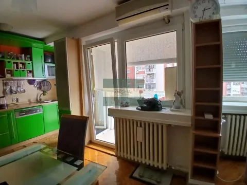 Izdavanje, trosoban stan, 78m², Centar, Jagodina - image 9