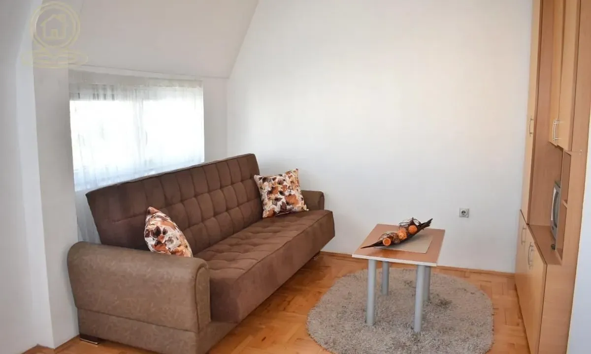 Izdavanje, jednosoban stan, 25m², Bulevar, Niš