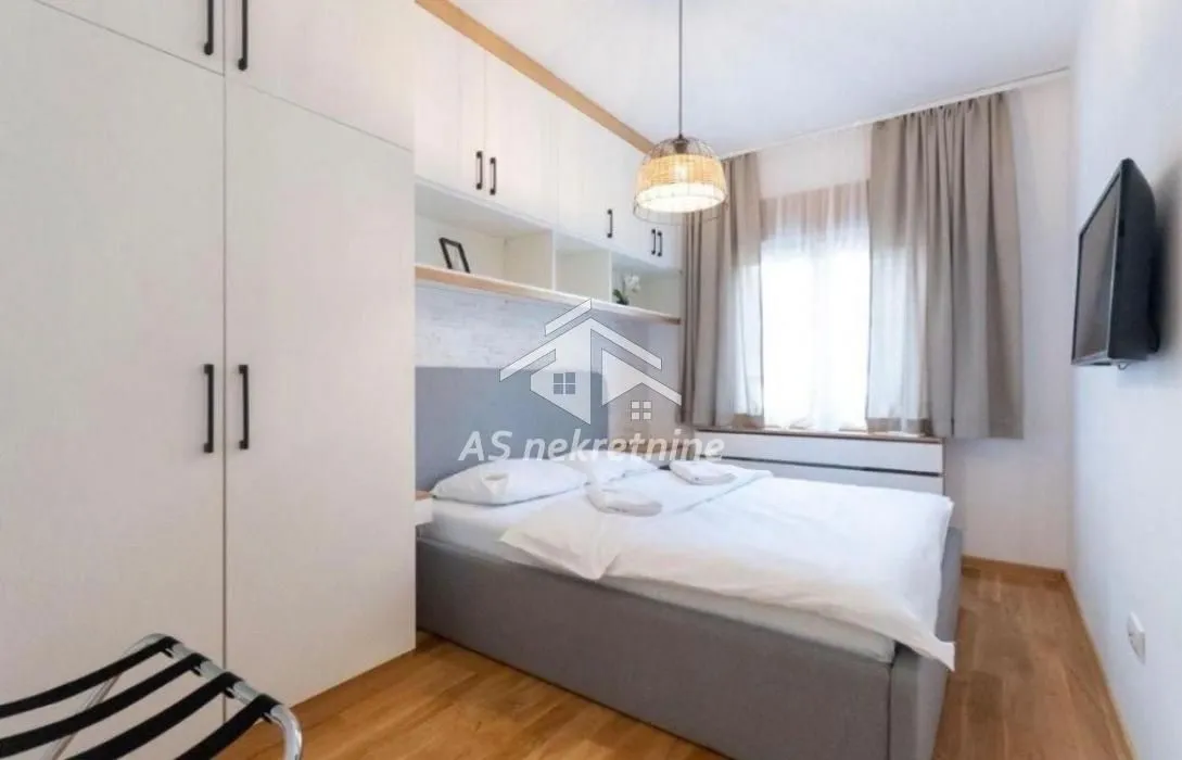 Rent, two bedroom apartment, 43m², Južni Bulevar, Vračar Sve Podlokacije