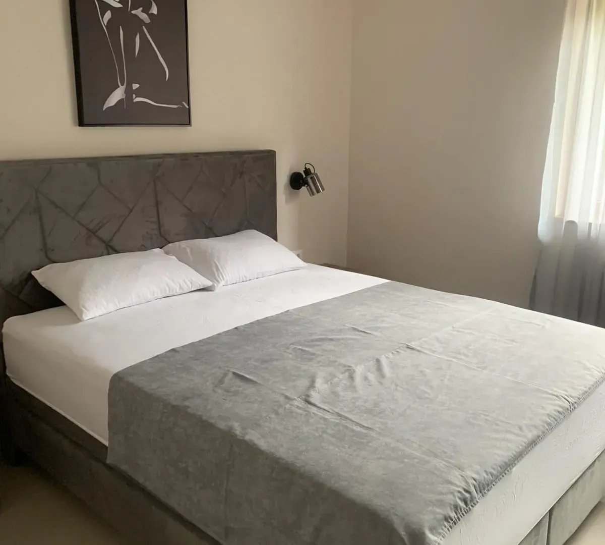 Izdavanje, dvosoban stan, 70m², Dobrota, Kotor