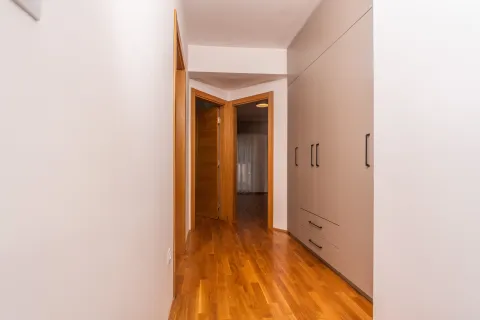 Rent, three bedroom apartment, 150m², Gorica C, Podgorica - image 10
