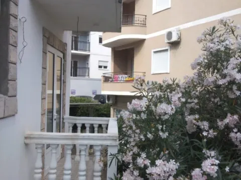 Rent, house, 300m², Mainski Put, Budva - image 4