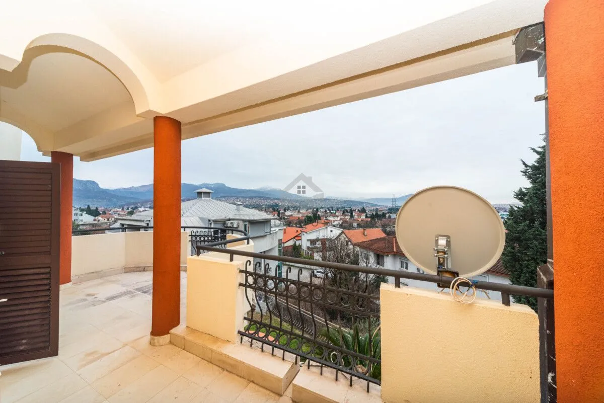 Izdavanje, kuća, 380m², Gorica C, Podgorica