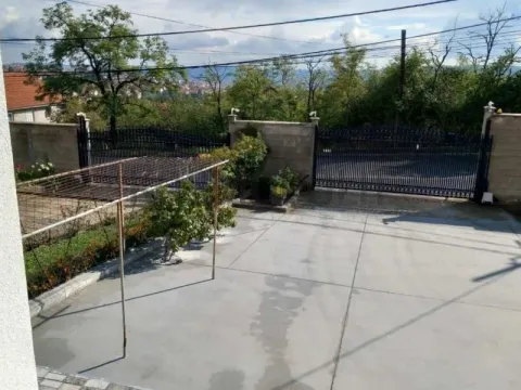 Izdavanje, kuća, 250m², Mali Mokri Lug, Zvezdara Sve Podlokacije - image 3