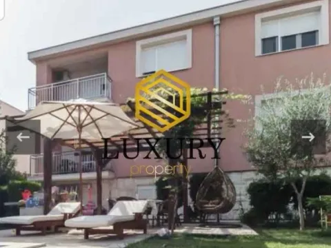 Prodaja, kuća, 330m², Gorica C, Podgorica - image 2