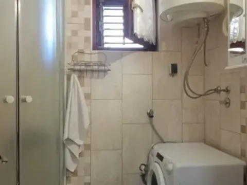 Izdavanje, dvosoban stan, 52m², Velji Vinogradi, Budva - image 10