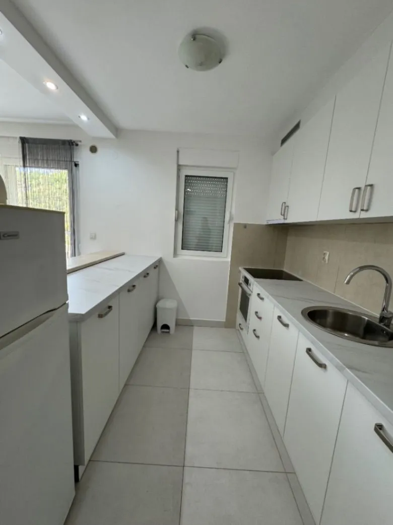 Rent, one bedroom apartment, 60m², Bečići, Budva