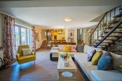 Rent, house, 200m², Đuraševići, Tivat