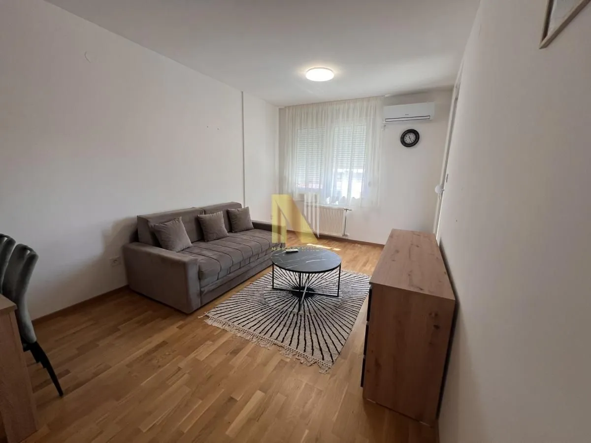 Izdavanje, jednosoban stan, 42m², Avijatičarsko naselje, Novi Sad Sve Podlokacije