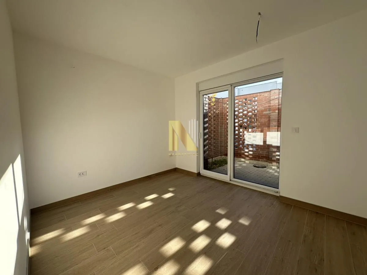 Prodaja, četvorosoban stan, 205m², Alibegovac, Petrovaradin