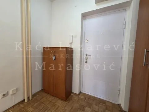 Izdavanje, jednosoban stan, 34m², Vračar Sve Podlokacije, Beograd - image 2
