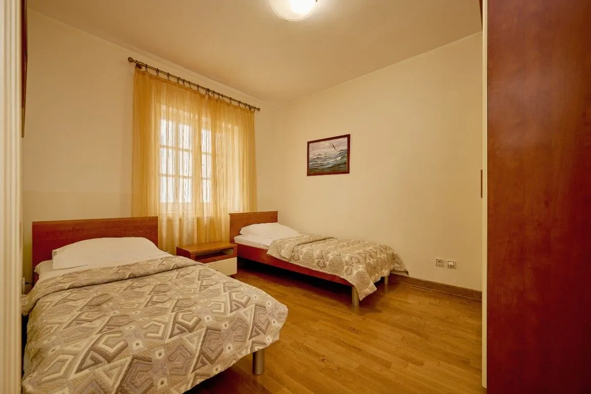 Sale, four bedroom apartment, 89m², Sveti Stefan, Budva