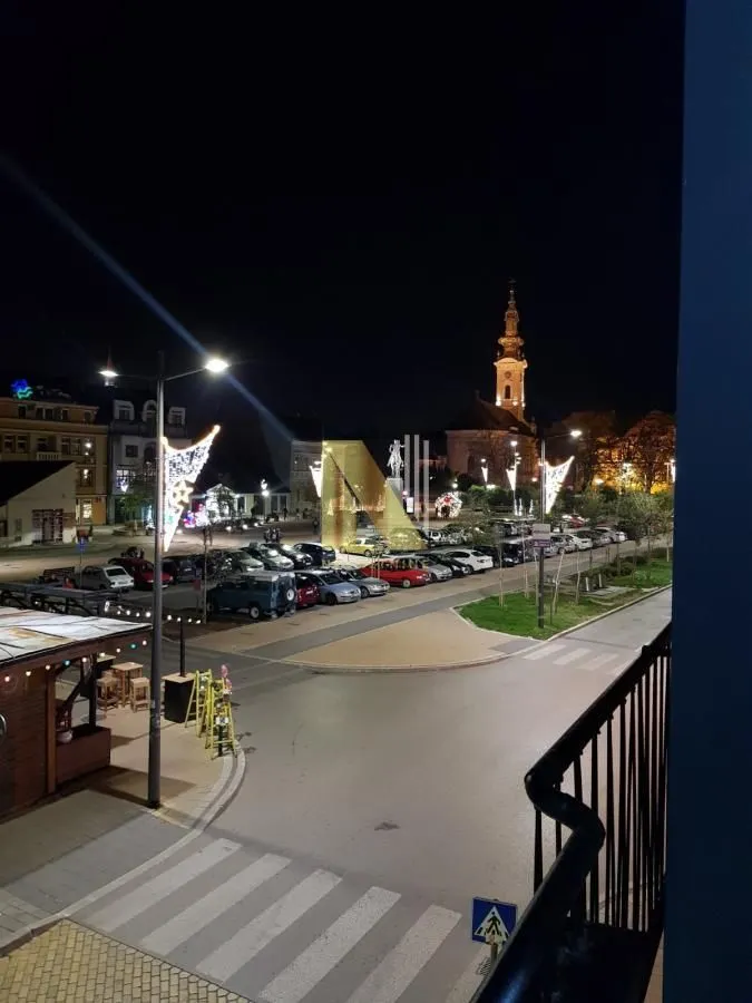 Izdavanje, trosoban stan, 80m², Stari grad, Novi Sad